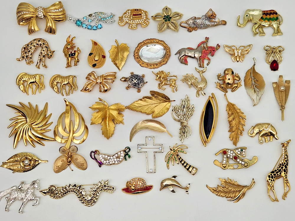 Lot Of Pins And Brooches Newer And Vintage Lots - 44